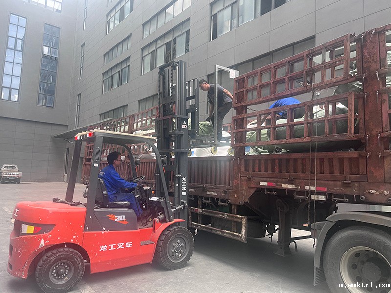 不锈钢弯头装车