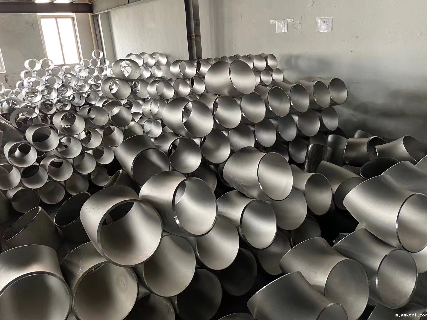不锈钢弯头仓库